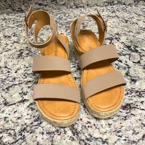 Tan/nude espadrille sandals with platform